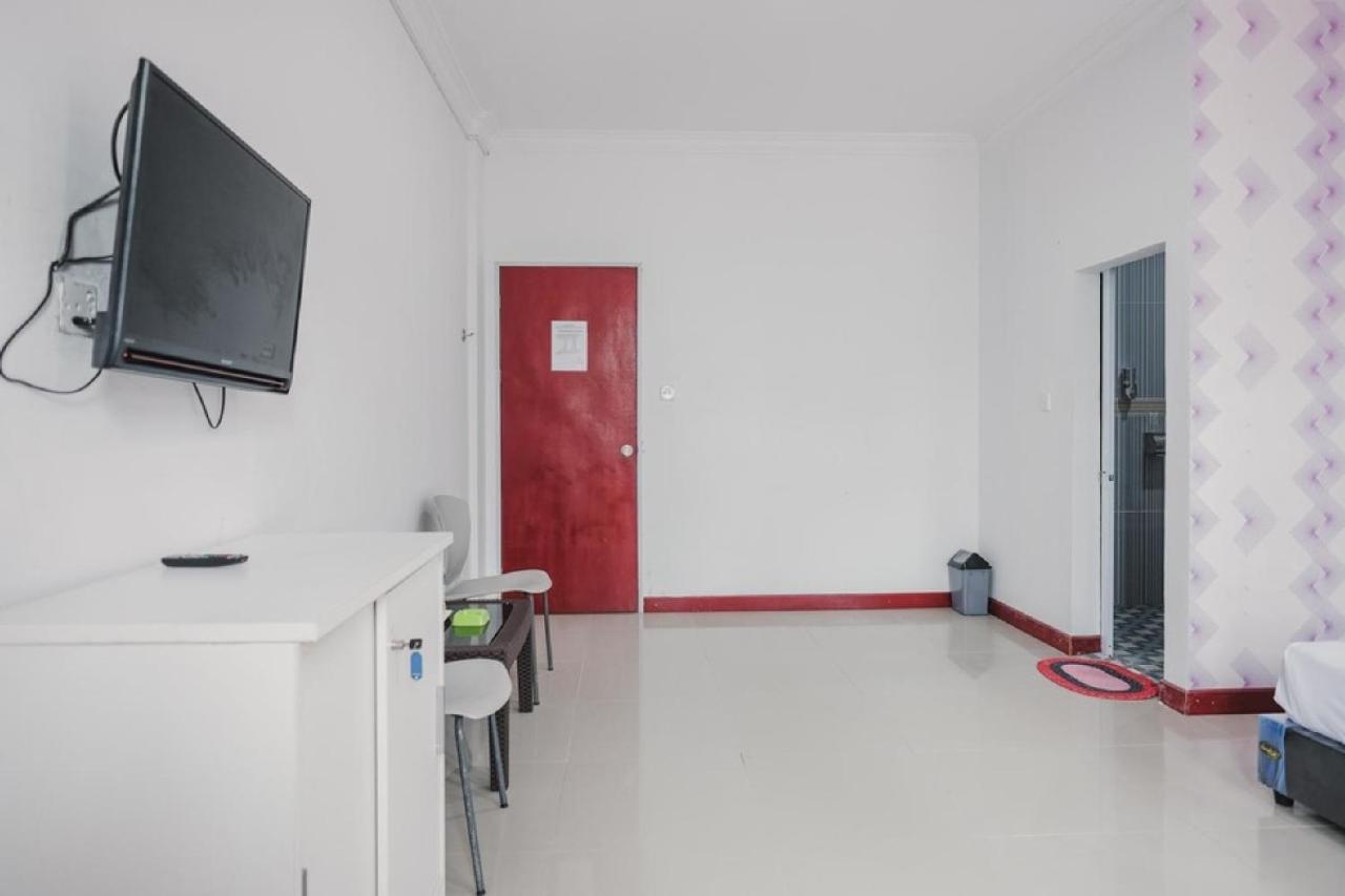 Отель Reddoorz Near Nagoya Hill Batam 4 Jodoh  Экстерьер фото